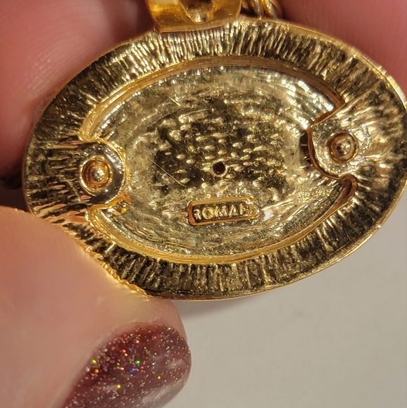 Vintage Signed Roman, Cornelian stone Oval Pendant, Gold Tone. - Picture 11 of 14